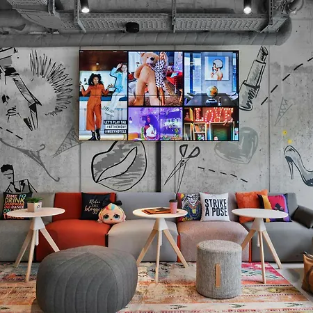 Moxy 3*