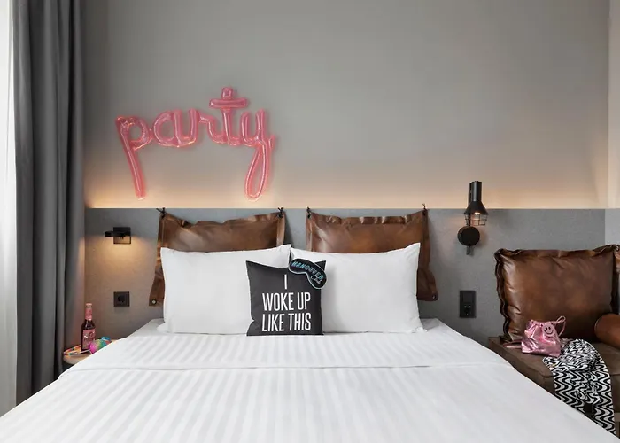 Otel Moxy Düsseldorf