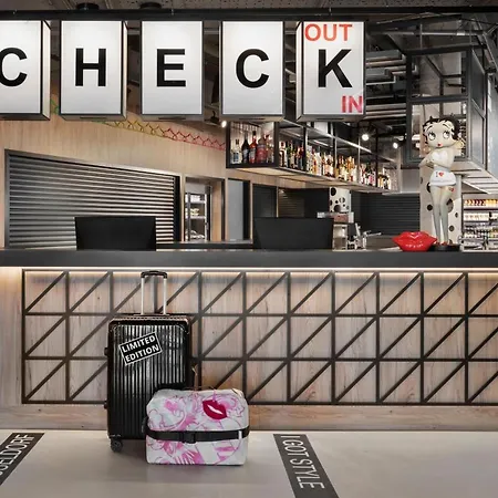 Hotel Moxy 3*