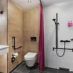 Moxy Otel Düsseldorf