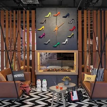 Moxy 3*