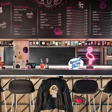 Hotel Moxy 3*