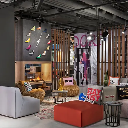 Moxy 3*