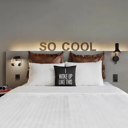 Moxy Hotel Dusseldorf
