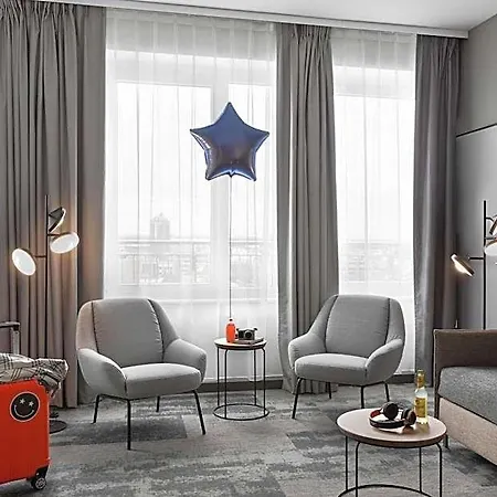 Moxy 3*