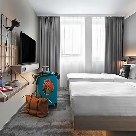 Moxy Szálloda 3*