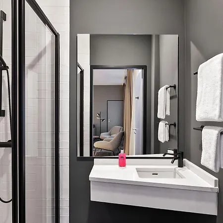 فندق Moxy 3*