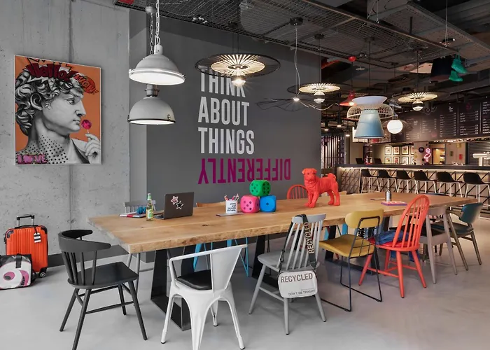 Moxy 3*