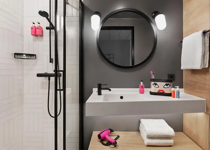 Moxy 3*