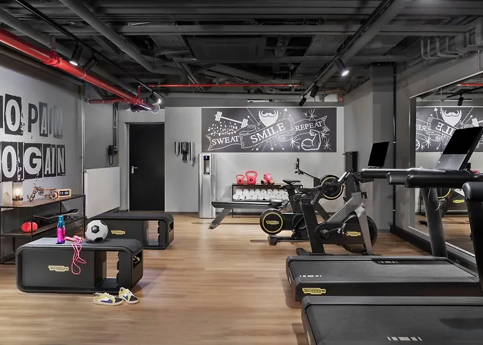 Moxy 3*