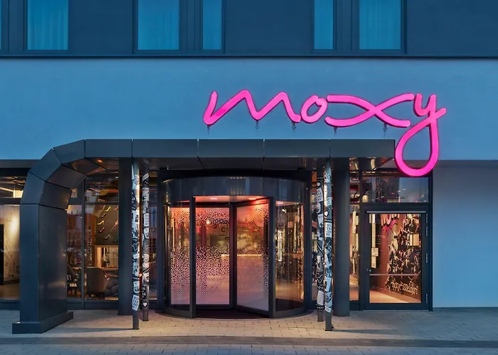 Moxy 3*