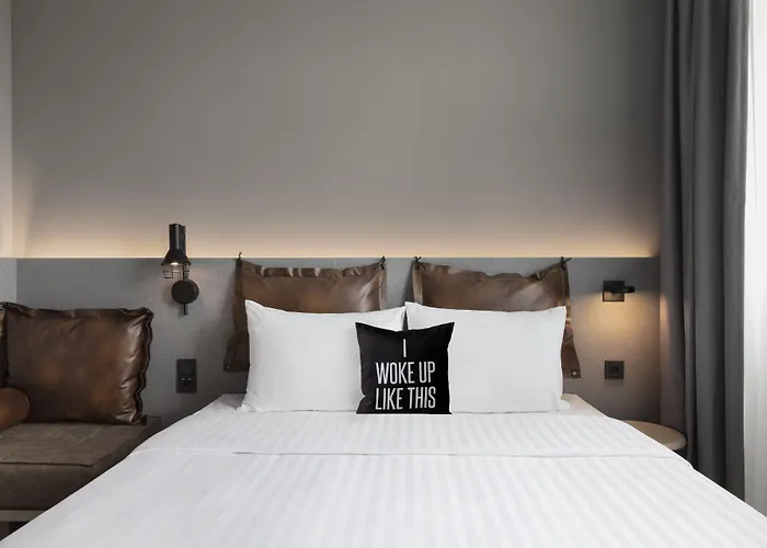 Moxy Hotel 3*