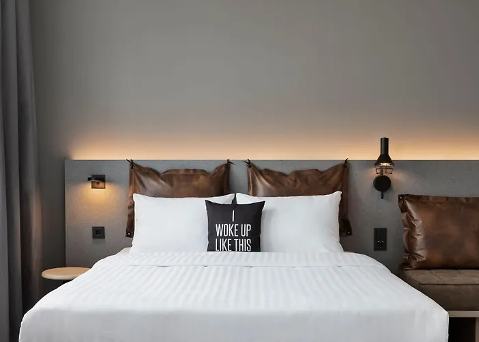 Moxy 3*