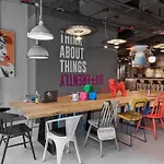 Moxy 3*