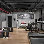 Moxy 3*