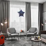 Moxy 3*
