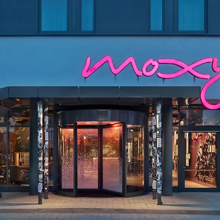 Moxy 3*